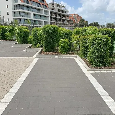 Rustig Gelegen Met Zwembad Op Wandelafstand Zeedijk En Jachthaven. Nieuwpoort