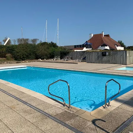 Casa de Férias Rustig Gelegen Met Zwembad Op Wandelafstand Zeedijk En Jachthaven.