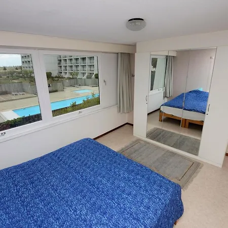 Rustig Gelegen Met Zwembad Op Wandelafstand Zeedijk En Jachthaven.