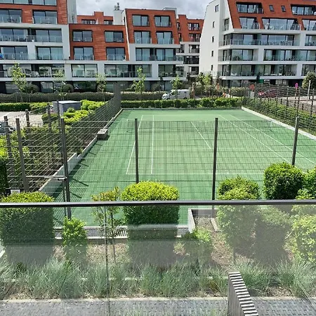 Rustig Gelegen Met Zwembad Op Wandelafstand Zeedijk En Jachthaven. Holiday home *