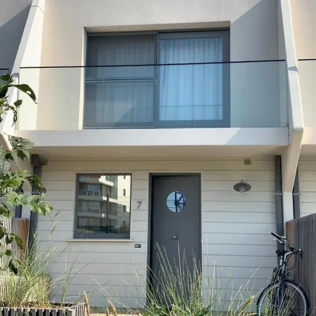 Rustig Gelegen Met Zwembad Op Wandelafstand Zeedijk En Jachthaven. Σπίτι διακοπών *