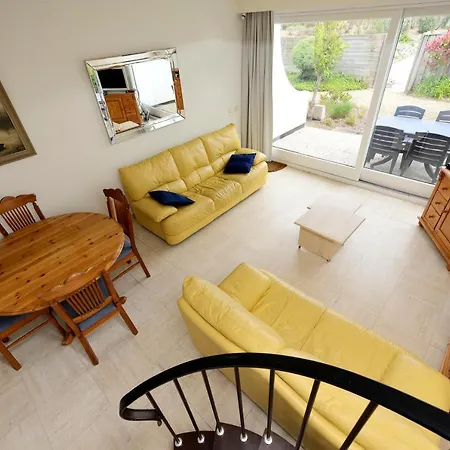 Σπίτι διακοπών Rustig Gelegen Met Zwembad Op Wandelafstand Zeedijk En Jachthaven. *